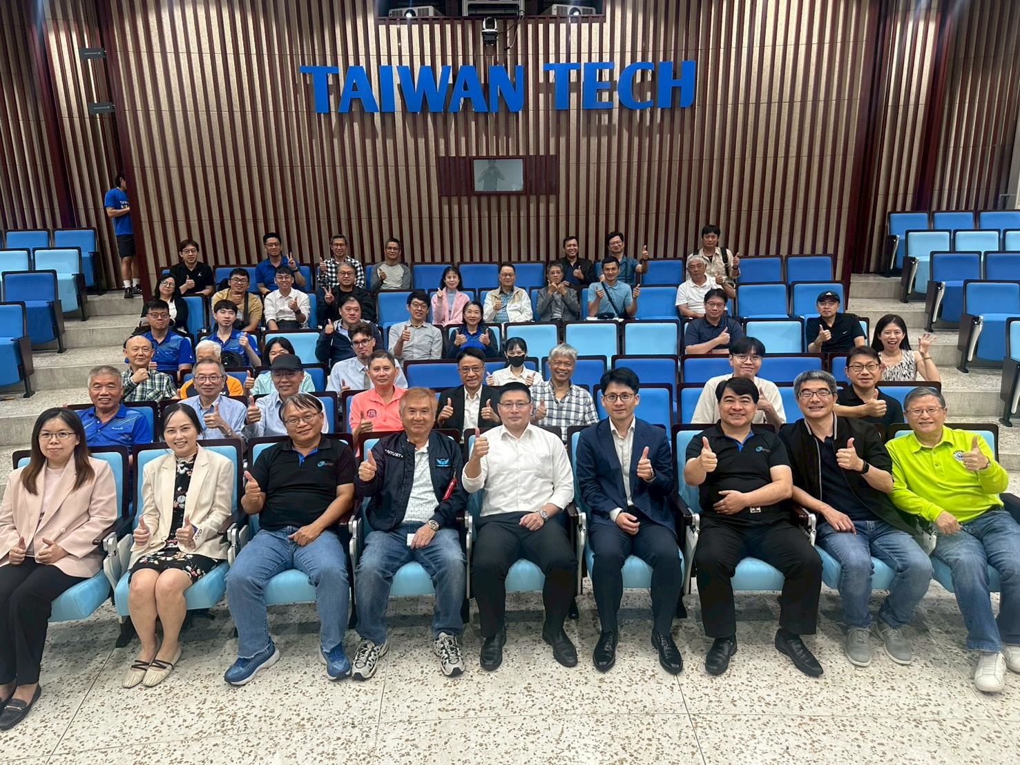 營造業 AI 分享會講者與參與來賓合影